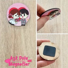 Aşk Dolu Evli Çift Ahşap Magnet