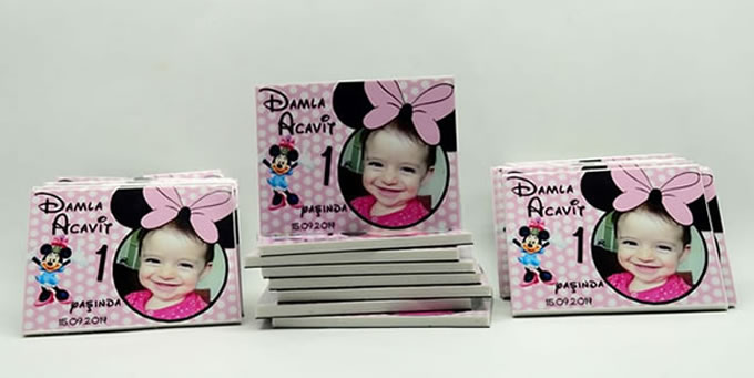 damla--bebek-1-yasinda-pembe-minnie-mouseli-magnet