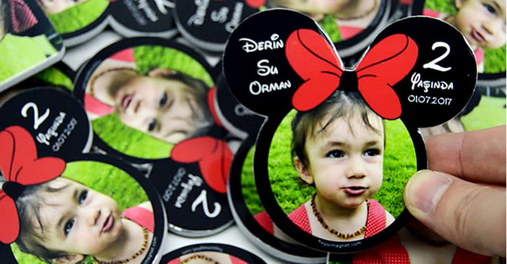 Derin Su 2 Yaşında Kırmızı Fiyonklu Magneti